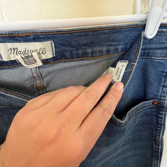 Madewell 10" High-Rise Skinny Jeans in Mackey Wash: Button-Front Edition sz 32 - Picture 3 of 6